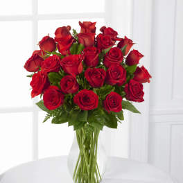 Bouquet of red roses in a clear glass vase