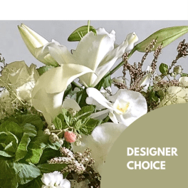 White lilies and calla lilies in a mixed bouquet