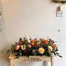 BP106 - Mixed blooms Centerpiece