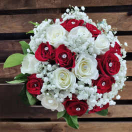 Bouquet of red and white roses with baby's breath
