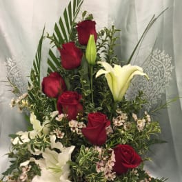 Red roses and White lilies arragement BQ003-60