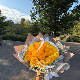 24 yellow roses bouquet