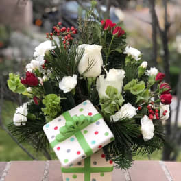 Holiday bouquet with white and red roses in a polka-dot gift box