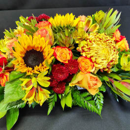 Robust fall sunflower centerpiece