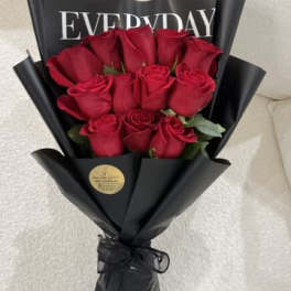 Classic 12  Red Roses