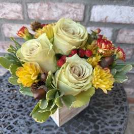 Cream roses with yellow mums in a small wooden box