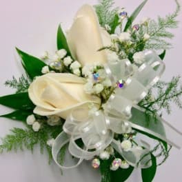 Cream rose bouquet with white baby's breath and a sheer ribbon