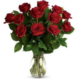 Bouquet of red roses in a clear glass vase