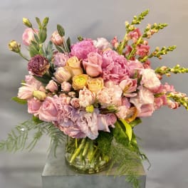 Pink and peach mixed bouquet in a clear glass vase