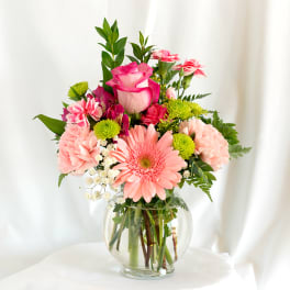 Pink and peach mixed bouquet in a clear glass vase