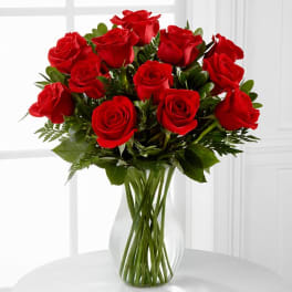 Bouquet of red roses in a clear glass vase