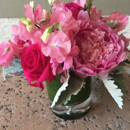 Pink bouquet with a rose and peony in a clear glass vase