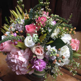 Mixed pink and white flower bouquet in a glass vase