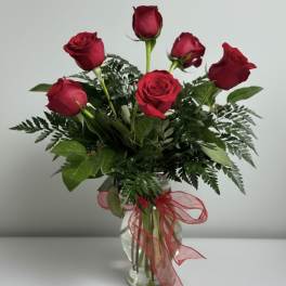 Flash Sale-Half Dozen Red Roses