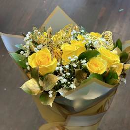Bouquet of yellow roses with baby’s breath and gold butterfly accents