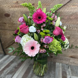 Bouquet of pink and white flowers in a glass vase