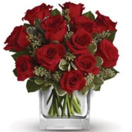 Bouquet of red roses in a clear glass vase