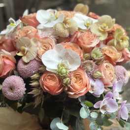 Bouquet of peach roses with white orchids and lavender pompon flowers