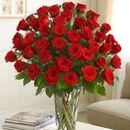 Bouquet of red roses in a clear glass vase