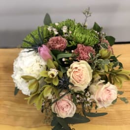 Bouquet of pink roses, white hydrangea, and green chrysanthemums