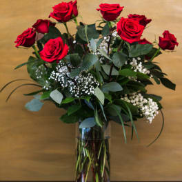 12 Long stem Red roses in a vase