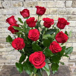 Bouquet of red roses in a clear glass vase
