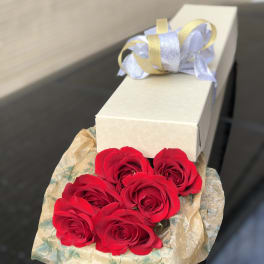 Half Dozen Red roses Box