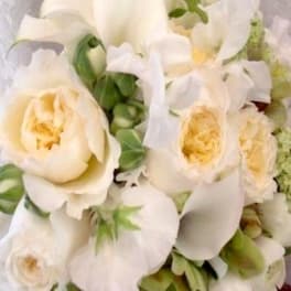 White roses and calla lilies in a soft bouquet