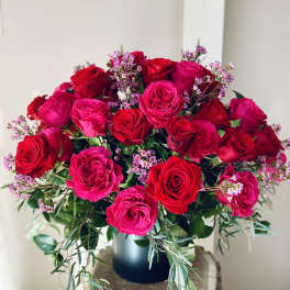 Bouquet of red and pink roses in a vase