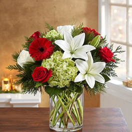 Bouquet of red and white flowers in a clear glass vase
