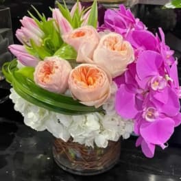Bouquet of pink and white flowers in a glass vase
