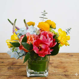 Colorful bouquet of mixed flowers in a clear glass vase