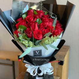 Deluxe Red Rose Wrapped Bouquet (V.2)