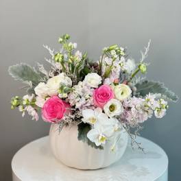 Ceramic Pumpkin With Fresh Flowers - White/Pink ™