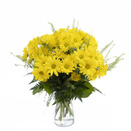 Yellow daisy bouquet in a clear glass vase