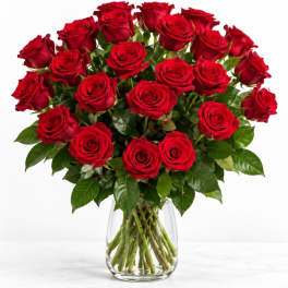 Bouquet of red roses in a clear glass vase