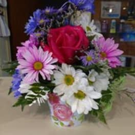 Mixed bouquet with a red rose and pink, white, and purple daisies