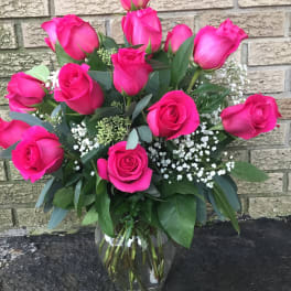Bouquet of bright pink roses in a clear glass vase