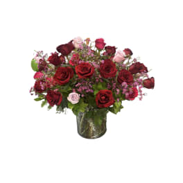 Bouquet of red and pink roses in a glass vase