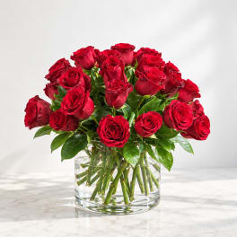 Bouquet of red roses in a clear glass vase