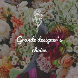 Mixed bouquet with white and peach flowers and a dark ribbon