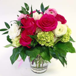 Bouquet of pink and white flowers in a clear glass vase
