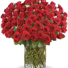Bouquet of red roses in a clear glass vase