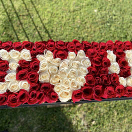 Rectangular arrangement of red and white roses
