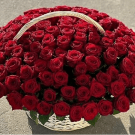 100 Red Roses in Woven Basket