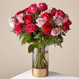 Bouquet of pink and red roses in a clear glass vase