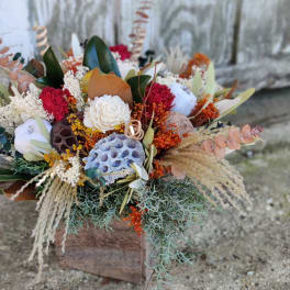 Mixed bouquet with white and red blooms in a wooden box