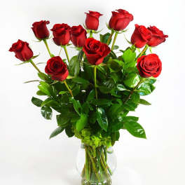 Bouquet of red roses in a clear glass vase