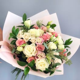 #20 - Pink & White bouquet medium