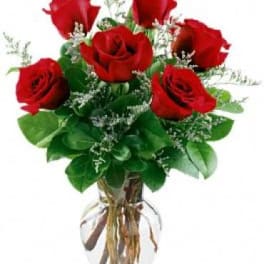 Bouquet of red roses in a clear glass vase